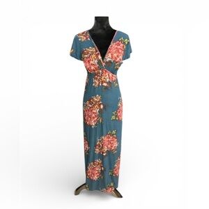 💙💙EUC- SUPER CUTE FLORAL LONG DRESS WITH SIDE SLITS. SZ S💙💙